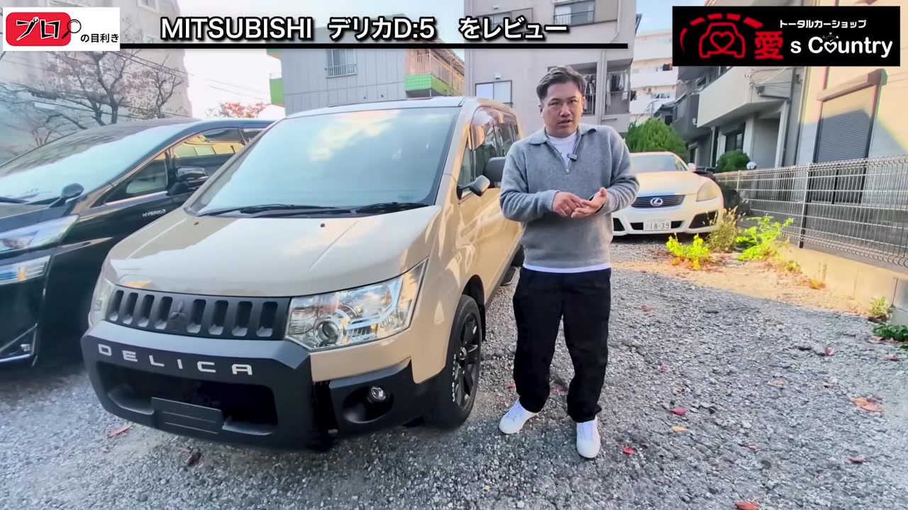 カーキ色にオールペンされた三菱デリカD5中期型の斜め前