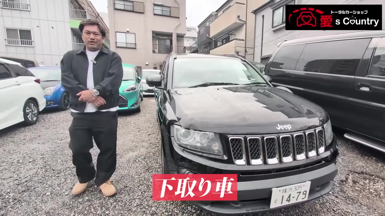 下取り車として入庫した黒いジープ・コンパスと社長